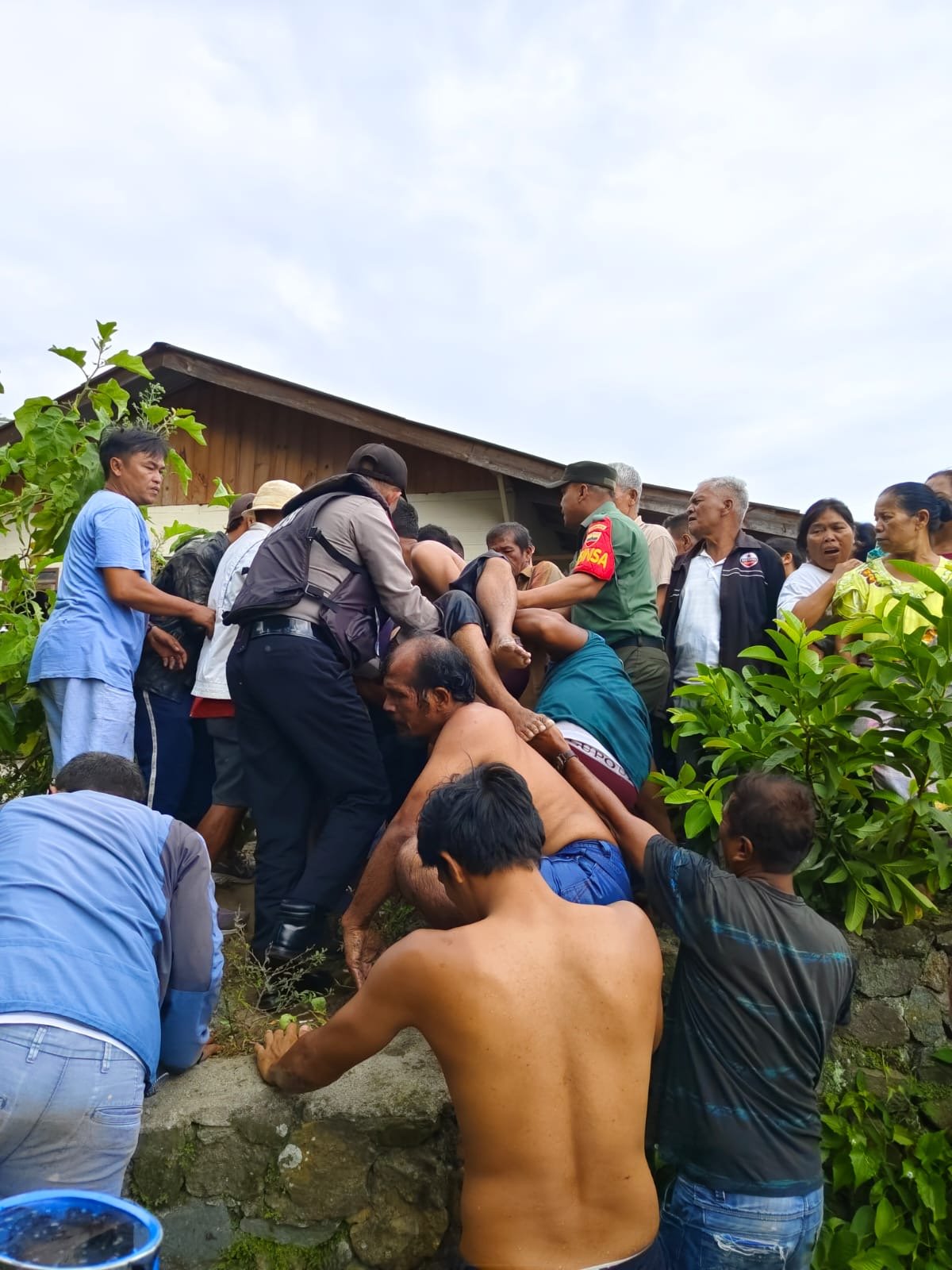 Kapolsek Simanindo Pimpin Pencarian Warga Tenggelam di Danau Toba