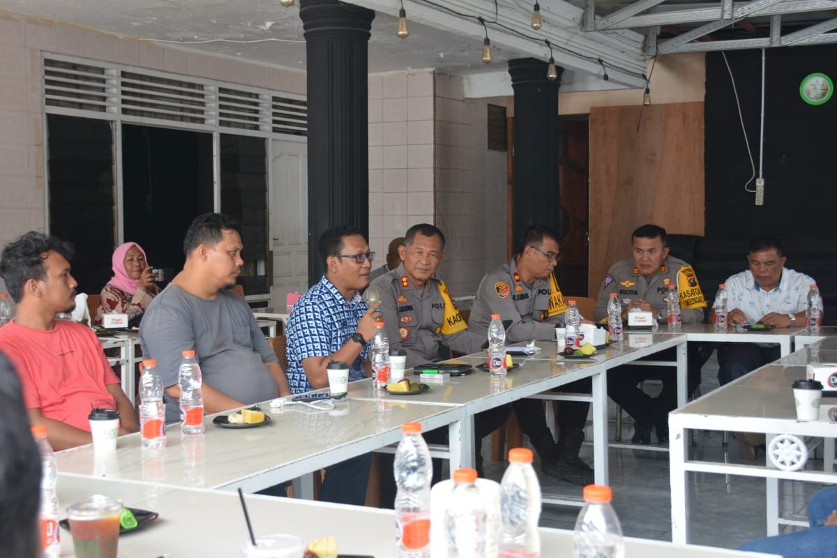 Jumat Curhat, Kapolres Labusel Tampung Keluhan Warga Kampung Jawa