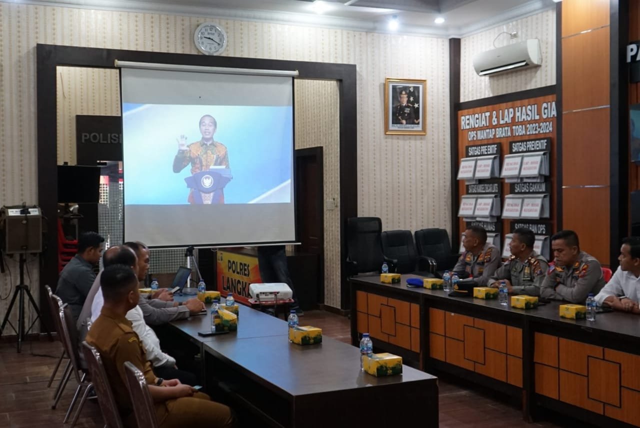 Sekda Langkat Ikuti Zoom Meeting, Peluncuran Digitalisasi Layanan Perizinan Penyelenggaraan Event
