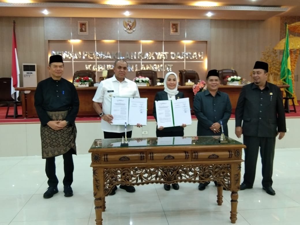 DPRD Langkat Sahkan Ranperda Langkat T.A 2023 Menjadi Perda