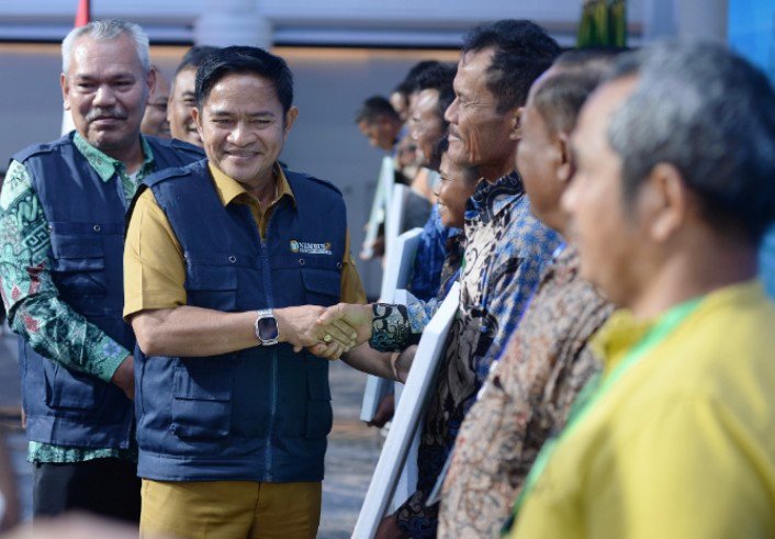 Pj Gubernur Sumut Serahkan Asuransi Nelayan dan Luncurkan NEMBUSH
