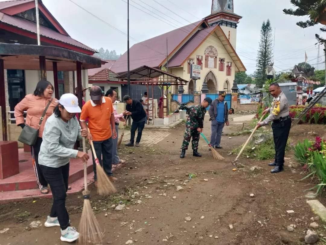 Bhabinkamtibmas Polsek Berastagi Gelar Jumat Bersih