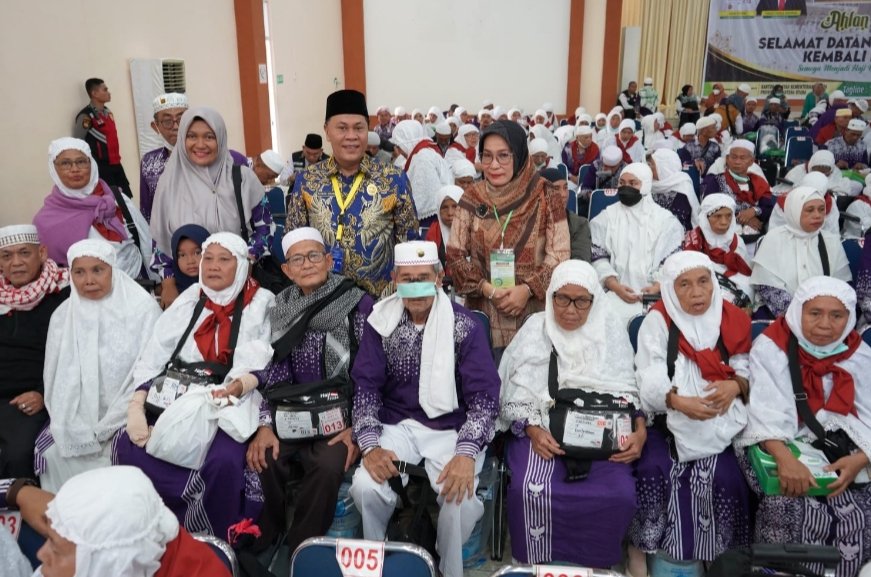 Kloter 15 Tiba Lebih Awal, Ketua PPIH: Selamat Datang, Selamat Berkumpul Kembali Bersama Keluarga