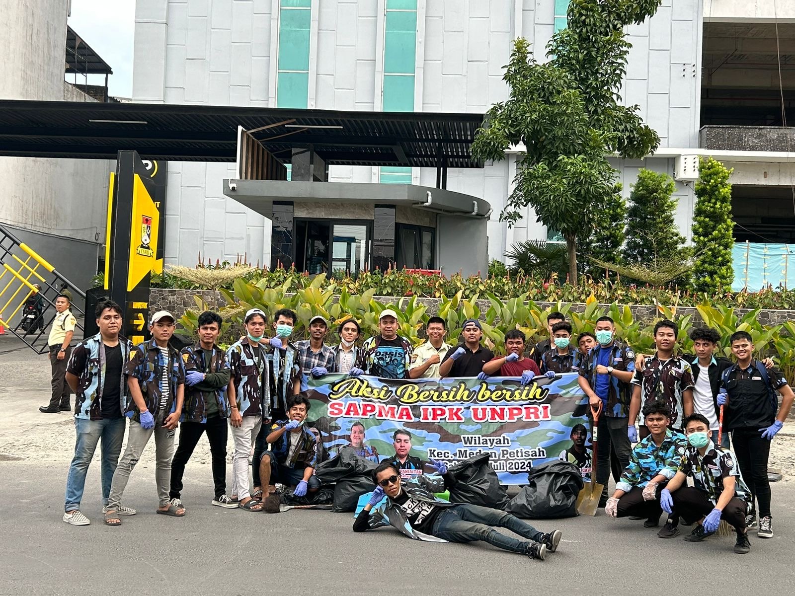 Ciptakan Suasana Nyaman, SAPMA IPK UNPRI Gelar Aksi Gotong Royong