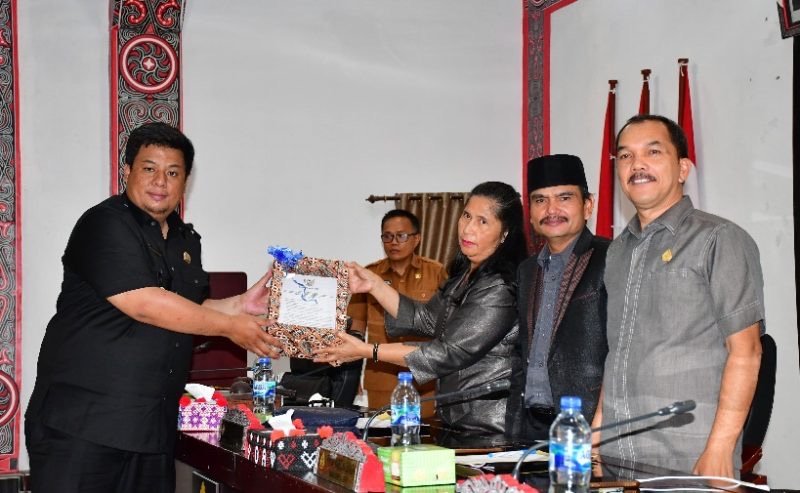 Bupati Samosir Sampaikan Nota Pengantar Ranperda RPJPD 2025-2045 dan KUA-PPAS