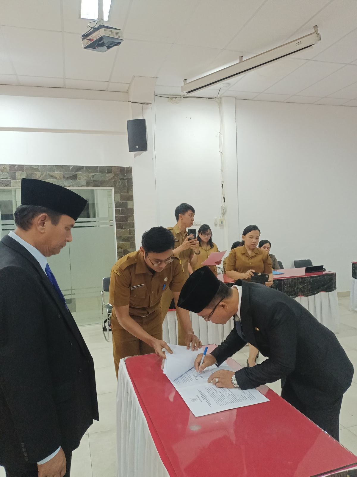 Bupati Samosir Lantik Pejabat Pimpinan Tinggi Pratama