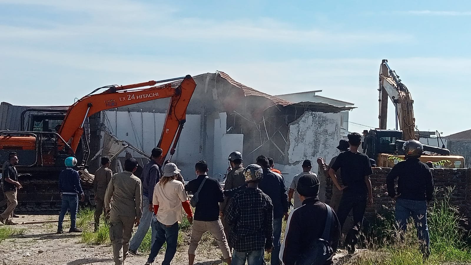 Pemkab Deli Serdang Rubuhkan 25 Bangunan Ilegal di Sampali