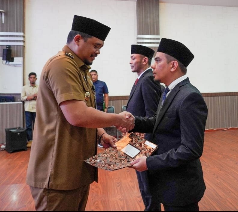 Lantik 2 Direksi PUD Pembangunan, Bobby: Kolaborasi dan Tertib Administrasi