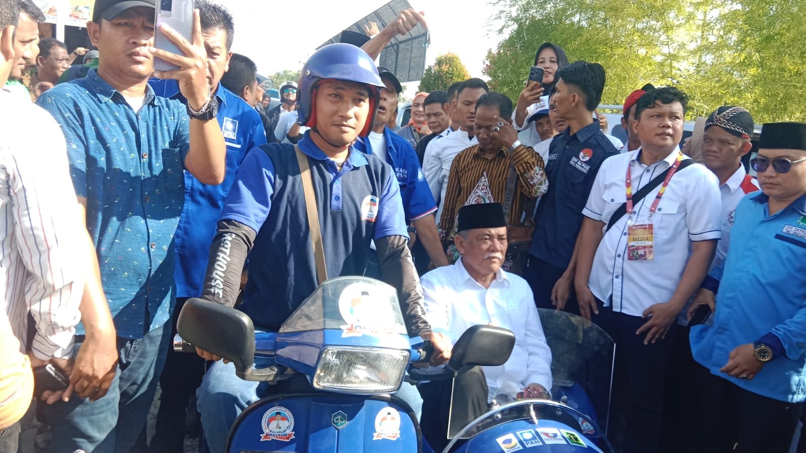 Ribuan Masa Mengiringi Pendaftaran  M Ali Yusuf dan Bayu Sumantri ke KPU Deli Serdang