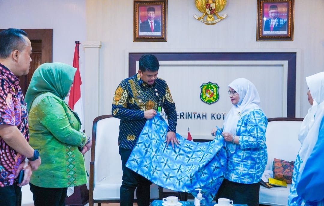 Dukung Penuh Kegiatan LPPLU, Bobby Senang Orang Tua Aktif dan Energik