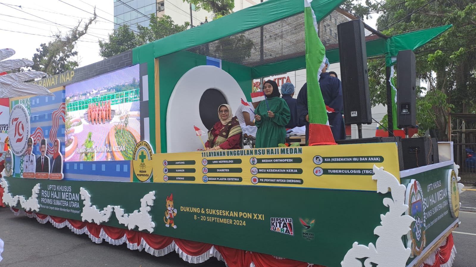 Meriahkan Pawai Peringatan HUT Ke-79 RI, RS Haji Hadir Perkenalkan Layanan Unggulan