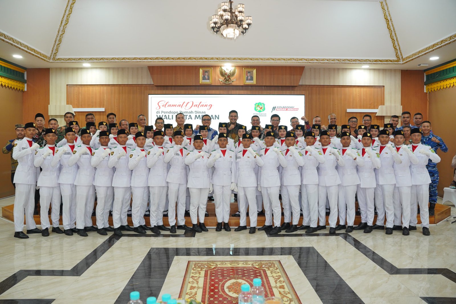 Bobby Nasution Jamu Makan Malam Paskibraka Kota Medan