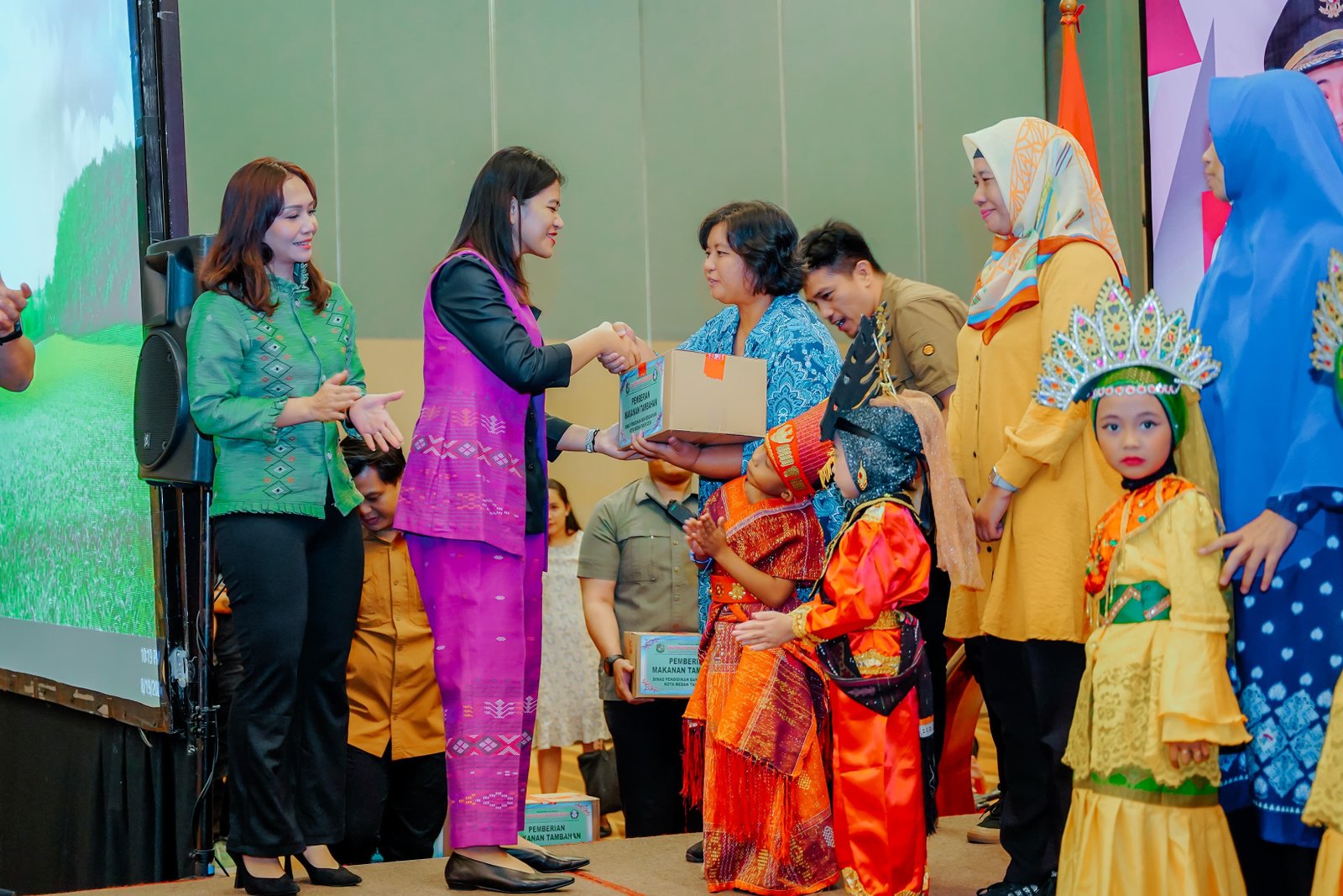 Melalui PMT, Kahiyang Ayu Harap Atasi Stunting & Wujudkan Indonesia Emas 2045