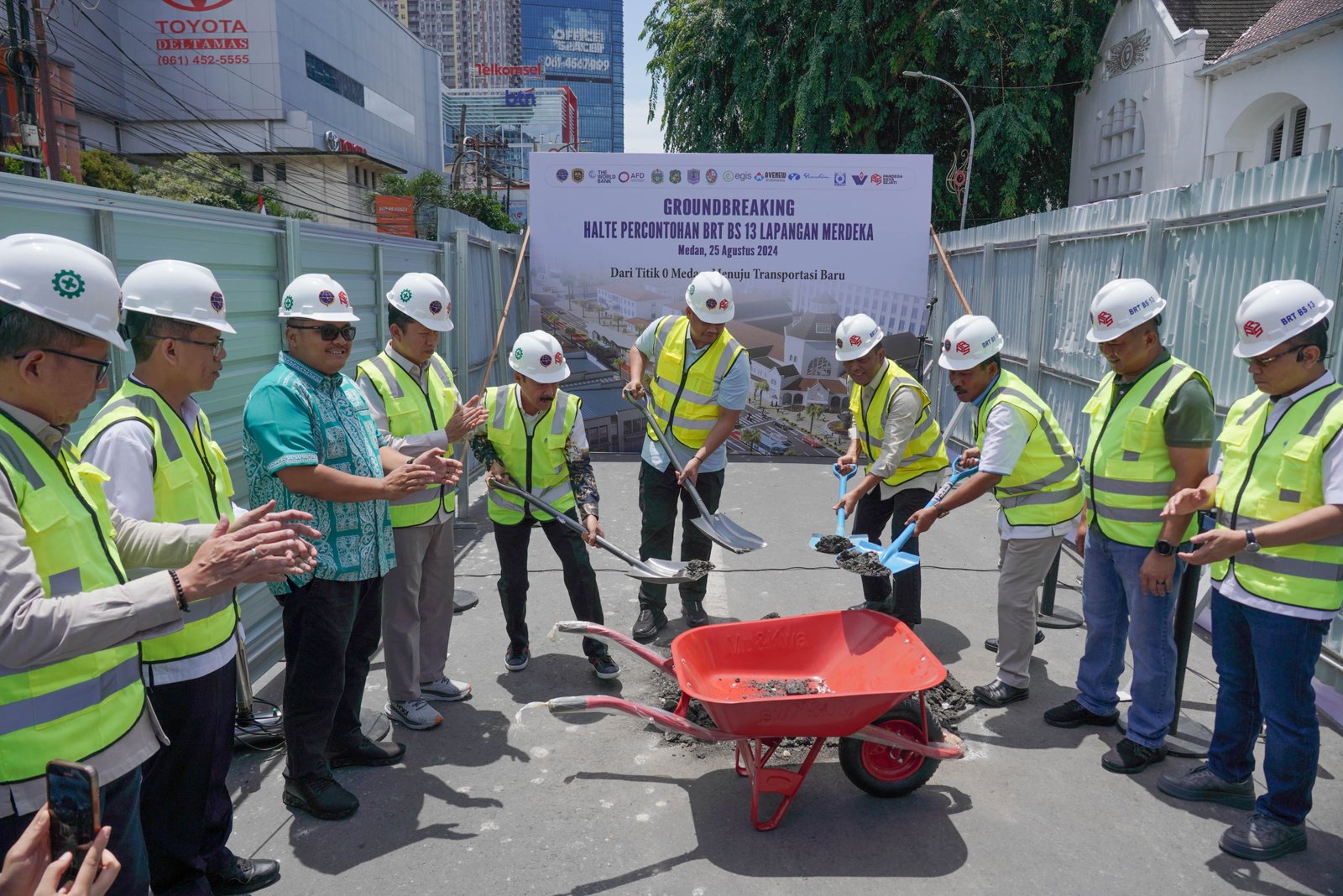 Pembangunan Halte Percontohan BRT BS 13 Lapangan Merdeka Dimulai, Bo