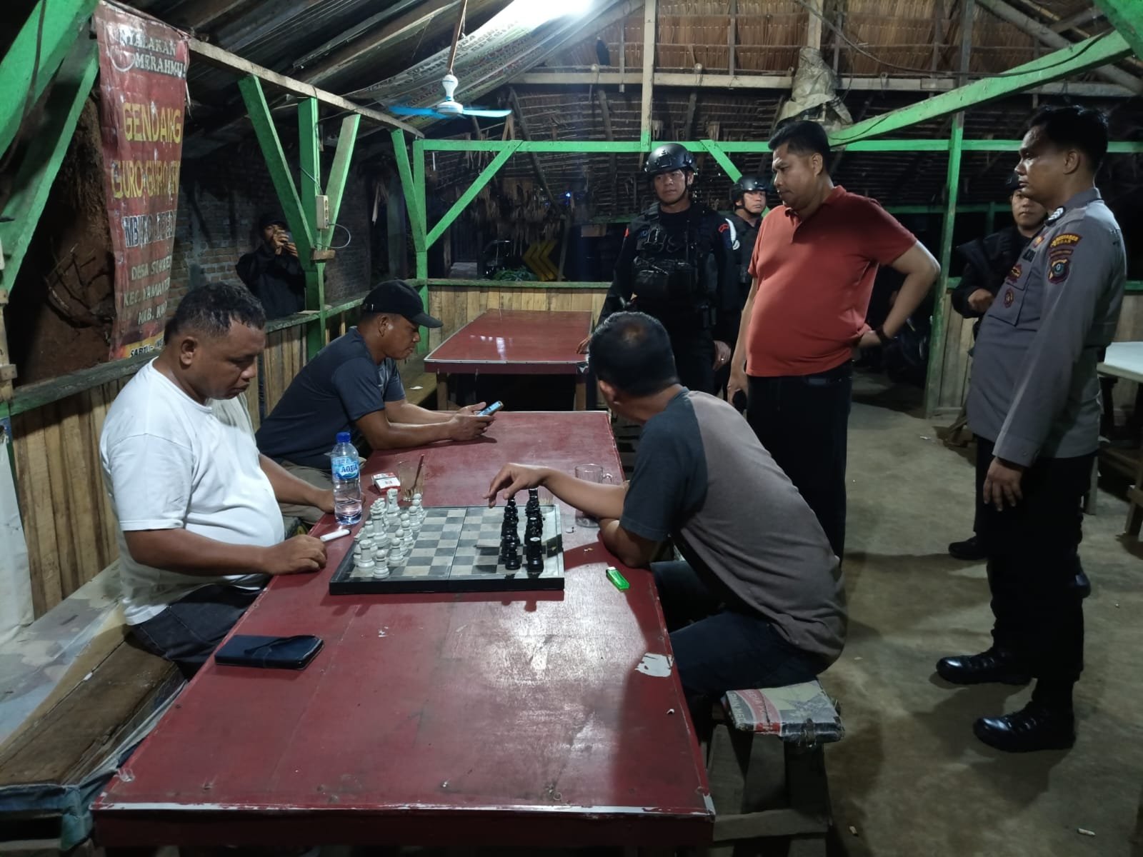 Gerebek 4 Diduga Lokasi Judi, Polsek Patumbak Temukan Warga Minum Kopi