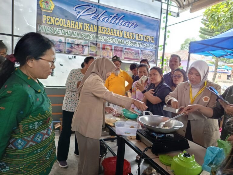 Pemkab Samosir Gelar Pelatihan Pengelolaan Ikan Red Devil