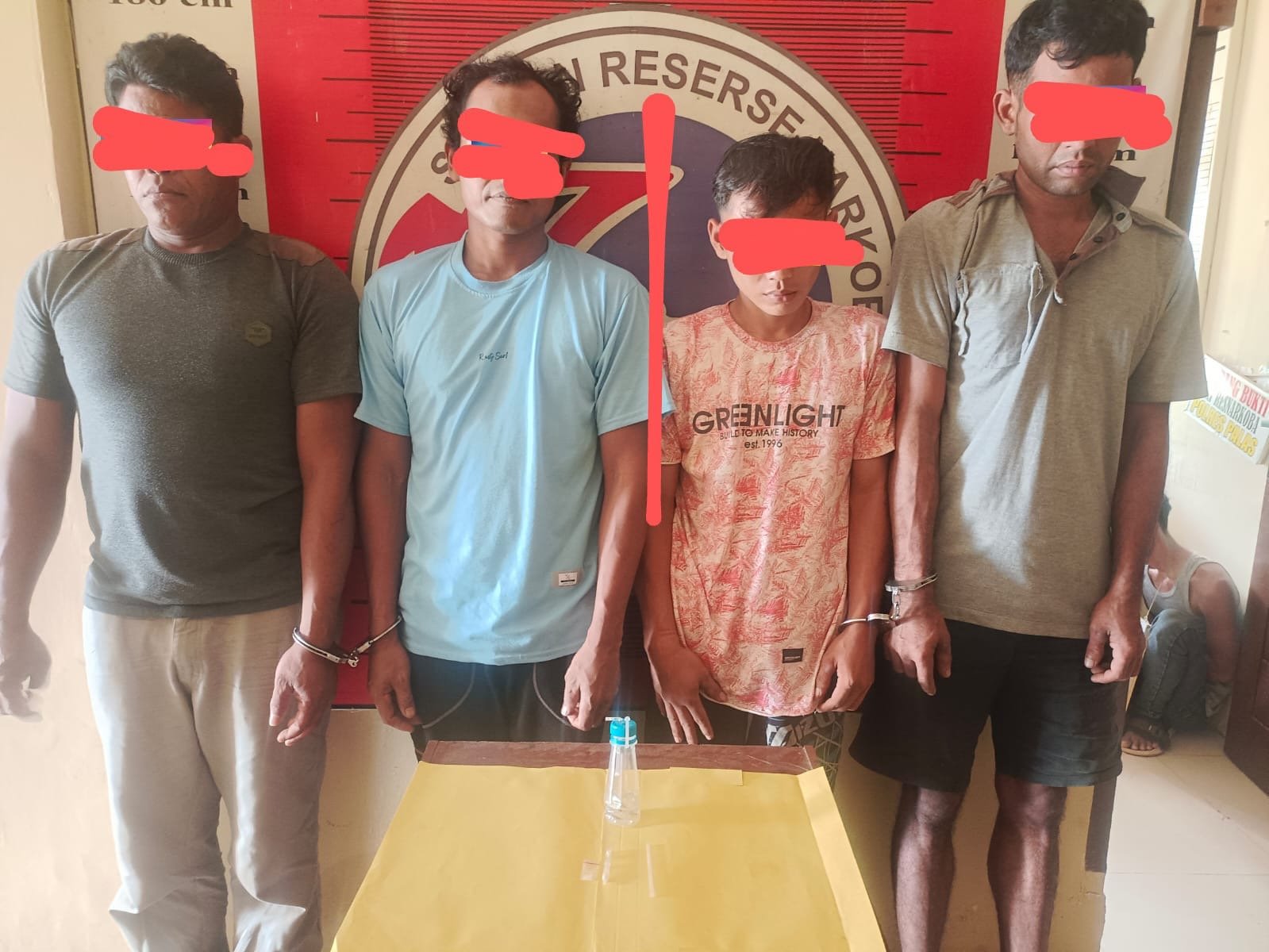 Lagi Asik Pesta Narkoba, Empat Pria Diringkus Satresnarkoba Polres Palas