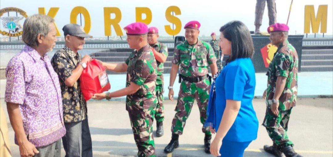 HUT Ke-79 TNI, Yonmarhanlan I Laksanakan Bakti Sosial