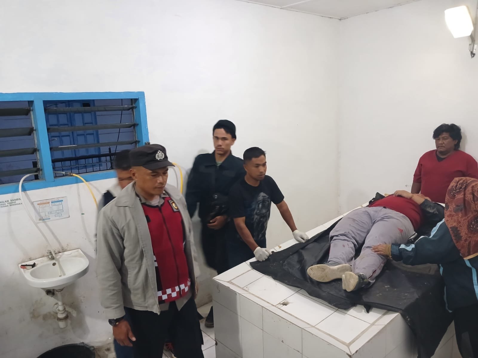 Polres Karo Evakuasi Jenazah Pendaki Gunung Sibayak yang Jatuh ke Jurang