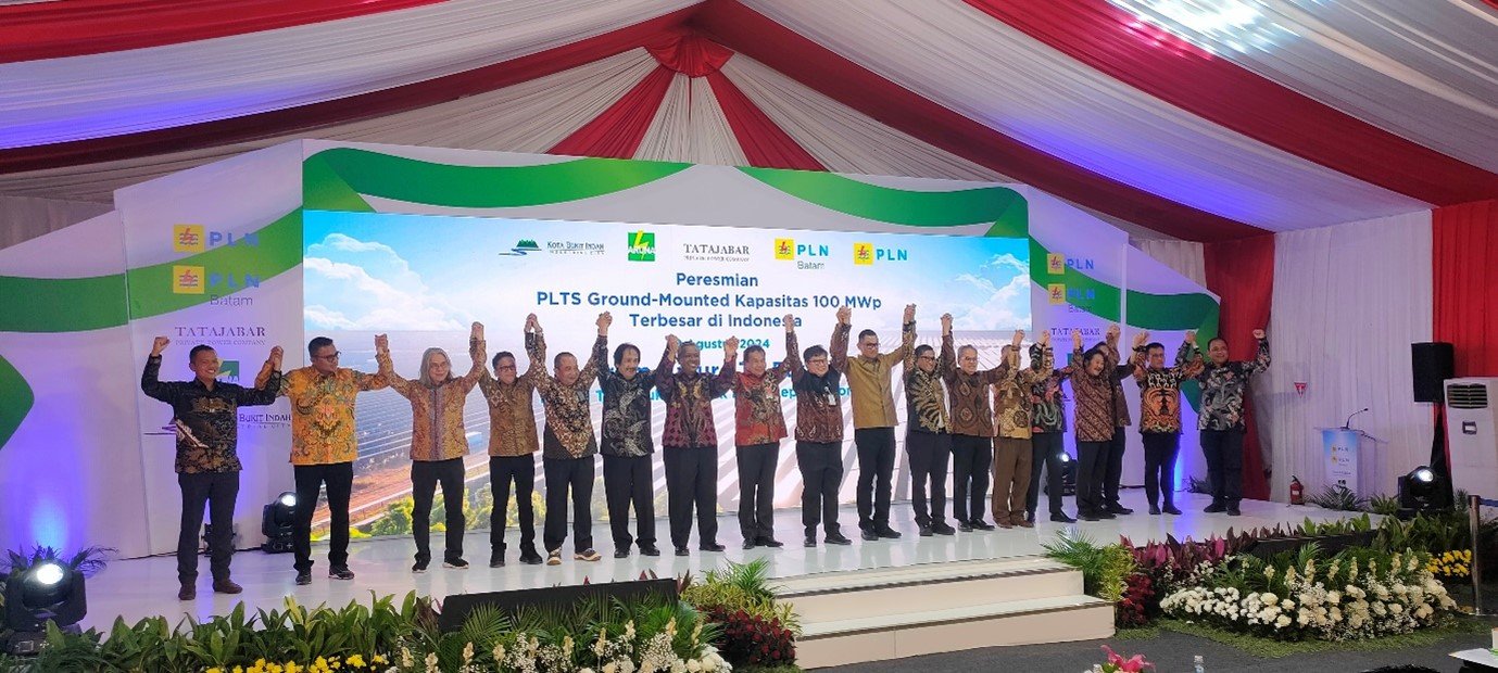 PLTS Ground-Mounted Terbesar dan Tercanggih di Indonesia, PLN, Aruna, China Power, dan Huawei Bersama Ciptakan Terobosan Transisi Energi