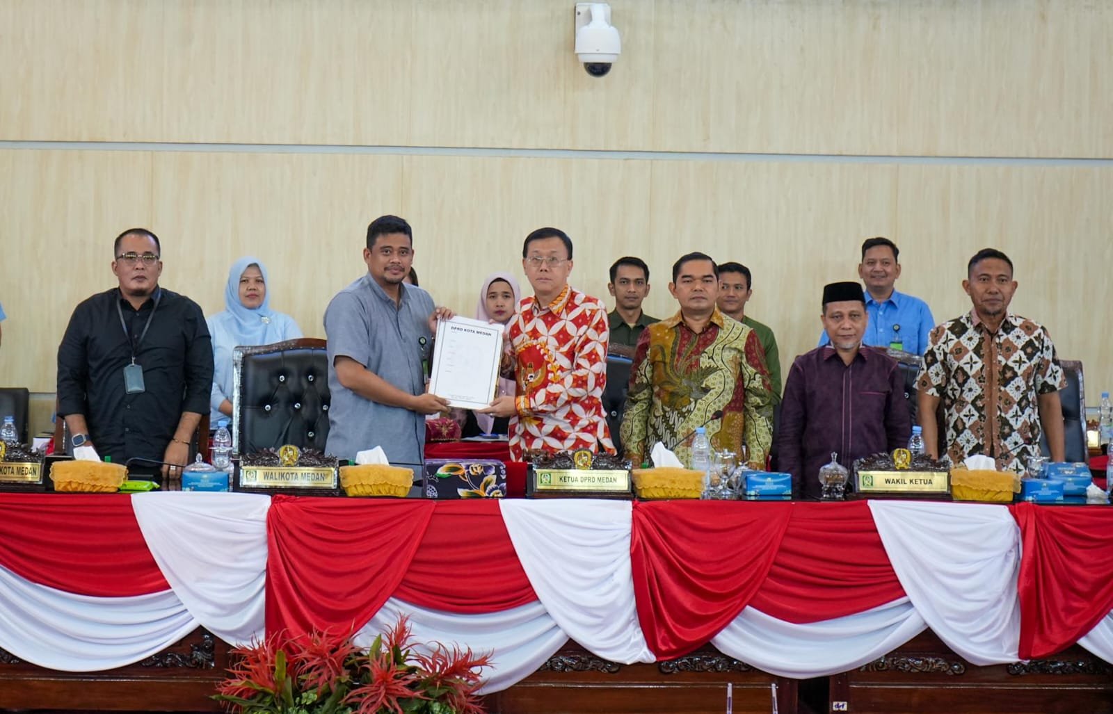 Bobby dan DPRD Tandatangani Persetujuan Bersama Ranperda Perubahan APBD Medan TA 2024