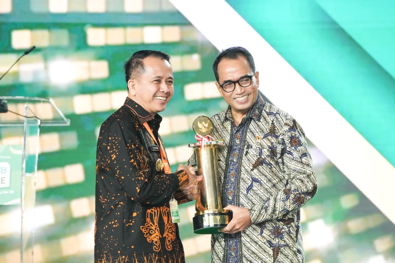 Pemprov Sumut Terima Penghargaan Wahana Tata Nugraha Wiratama