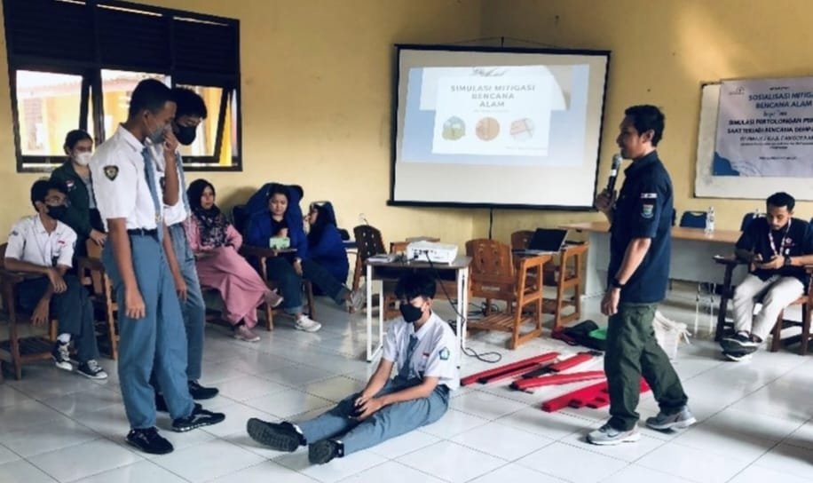 Simulasi pertolongan pertama saat terjadi korban luka pada bencana alam