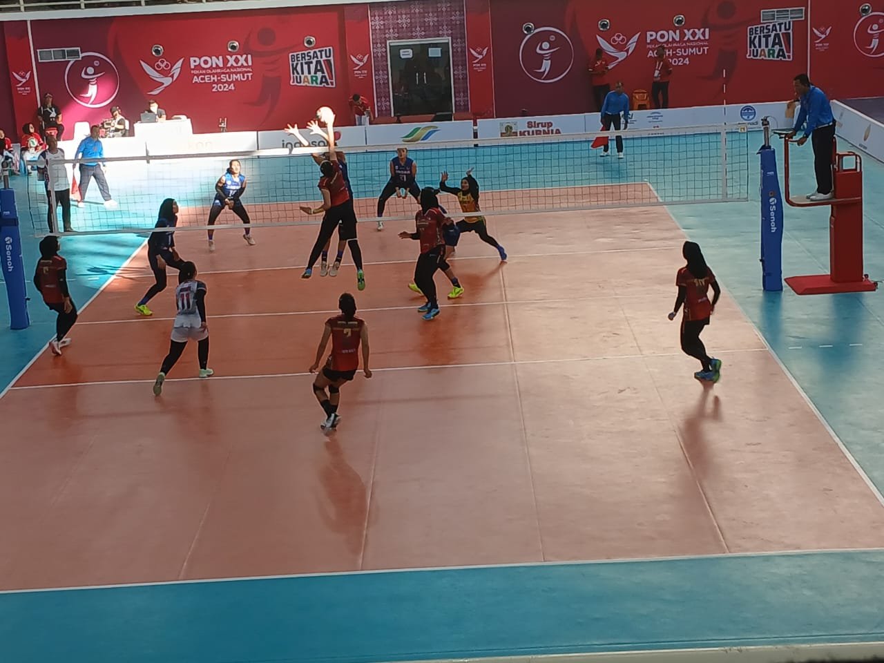 Semifinal Voli PON 2024, Pertarungan Atlet Nasional dan Pro Liga