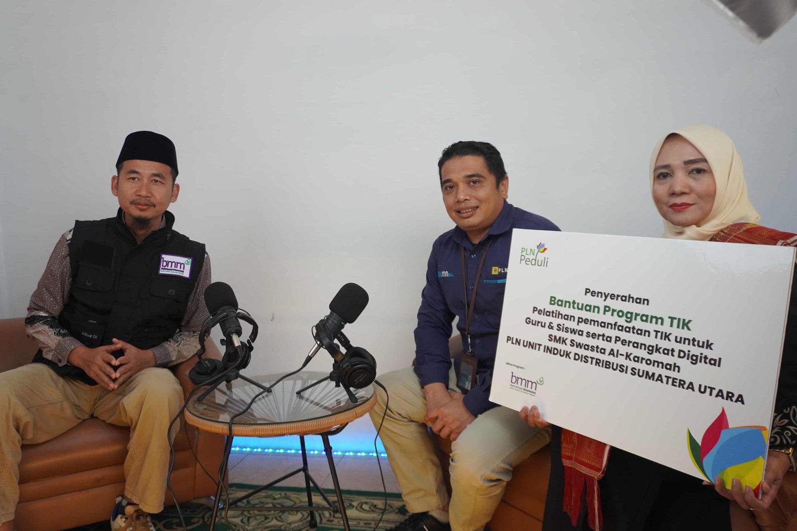 PLN Berikan Bantuan Program TIK di SMK Swasta Al-Karomah Berastagi