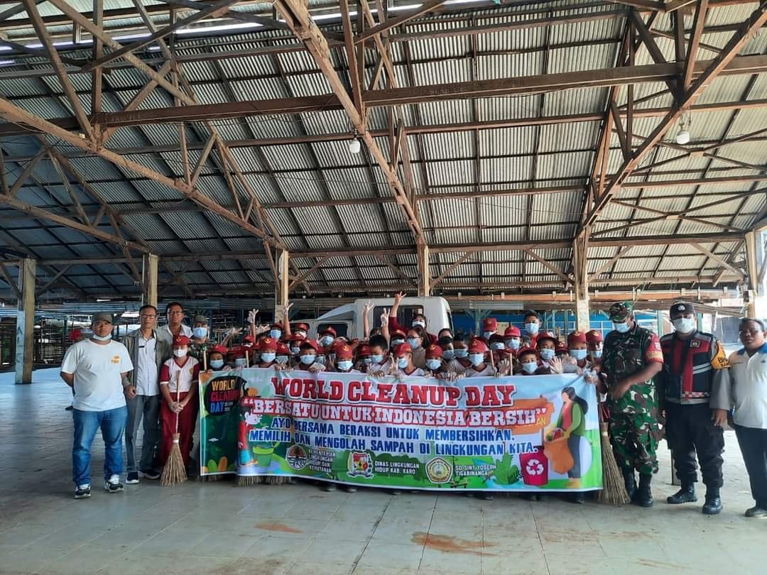 Polsek Tigabinanga Amankan Kegiatan World Cleanup Day di Pajak Buah