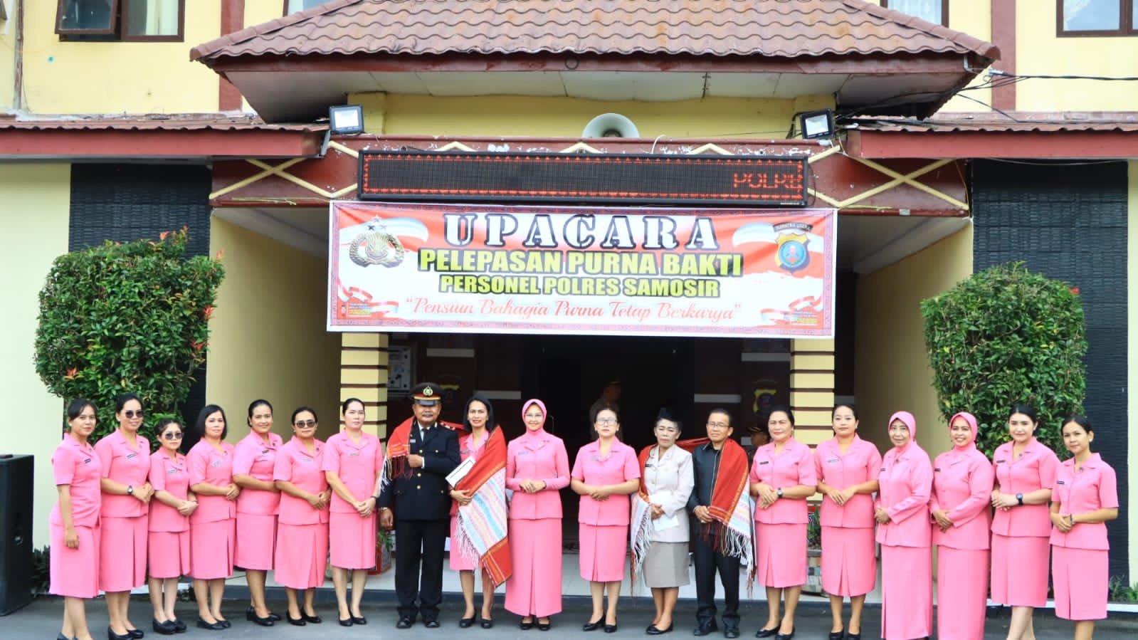 Pelepasan Purna Bakti Tiga Personil Polres Samosir Berlangsung Khidmat