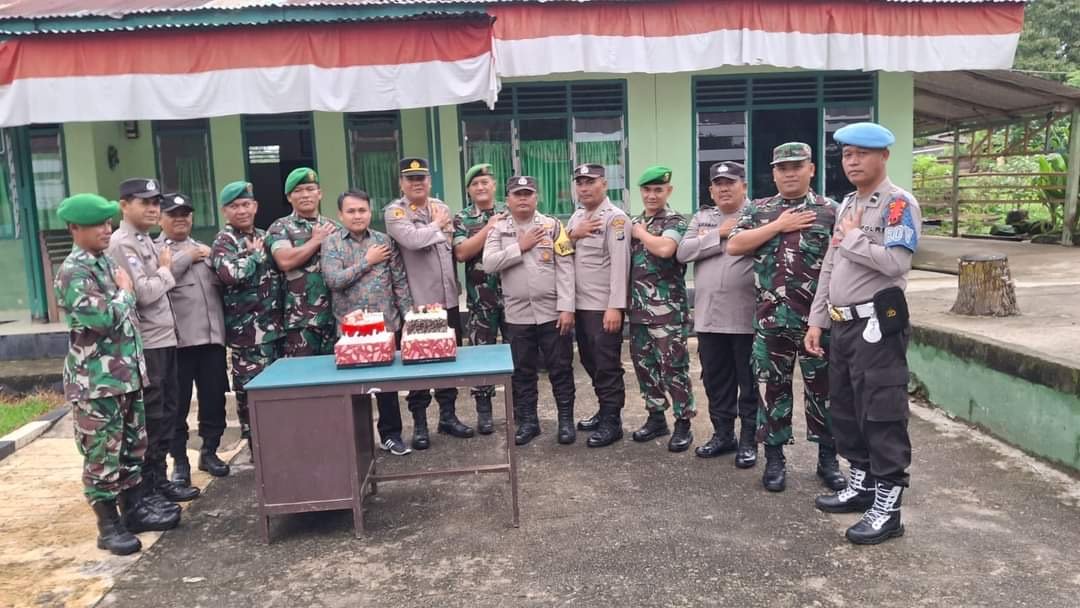Sinergitas TNI-Polri: Kapolsek Juhar Ucapkan Selamat HUT TNI Ke-79 di Koramil 07/JH