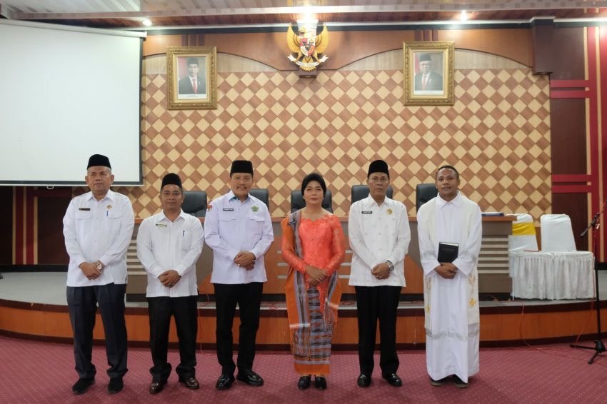 Kakanwil Kemenagsu Lantik Kepala SMAN Katolik Kabupaten Samosir