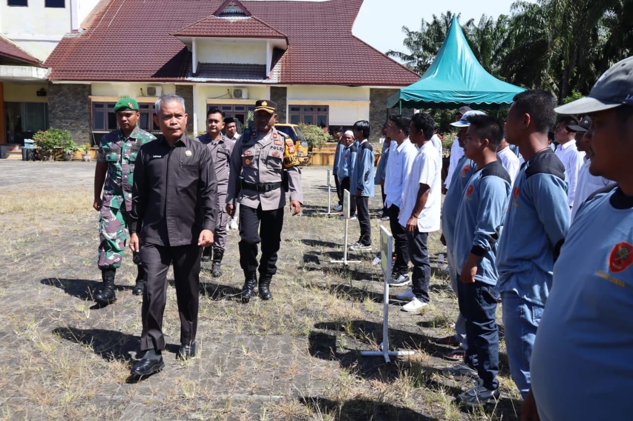 Polres Palas Menghadiri Apel Pengukuhan dan Pembekalan Anggota Satlinmas