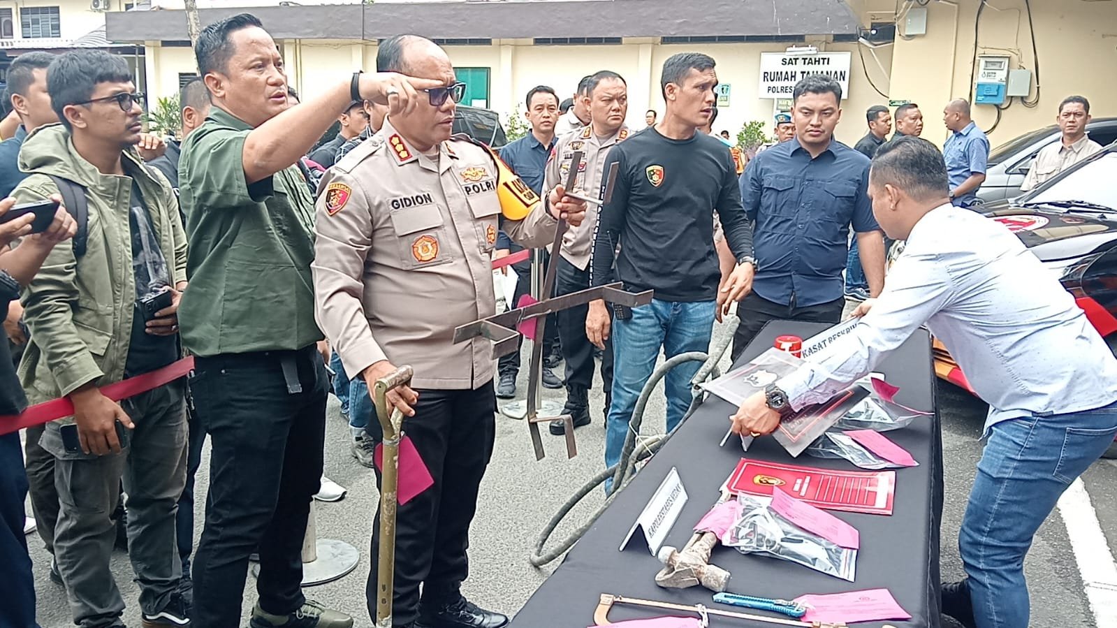 Polrestabes Medan Tembak Pelaku Curat