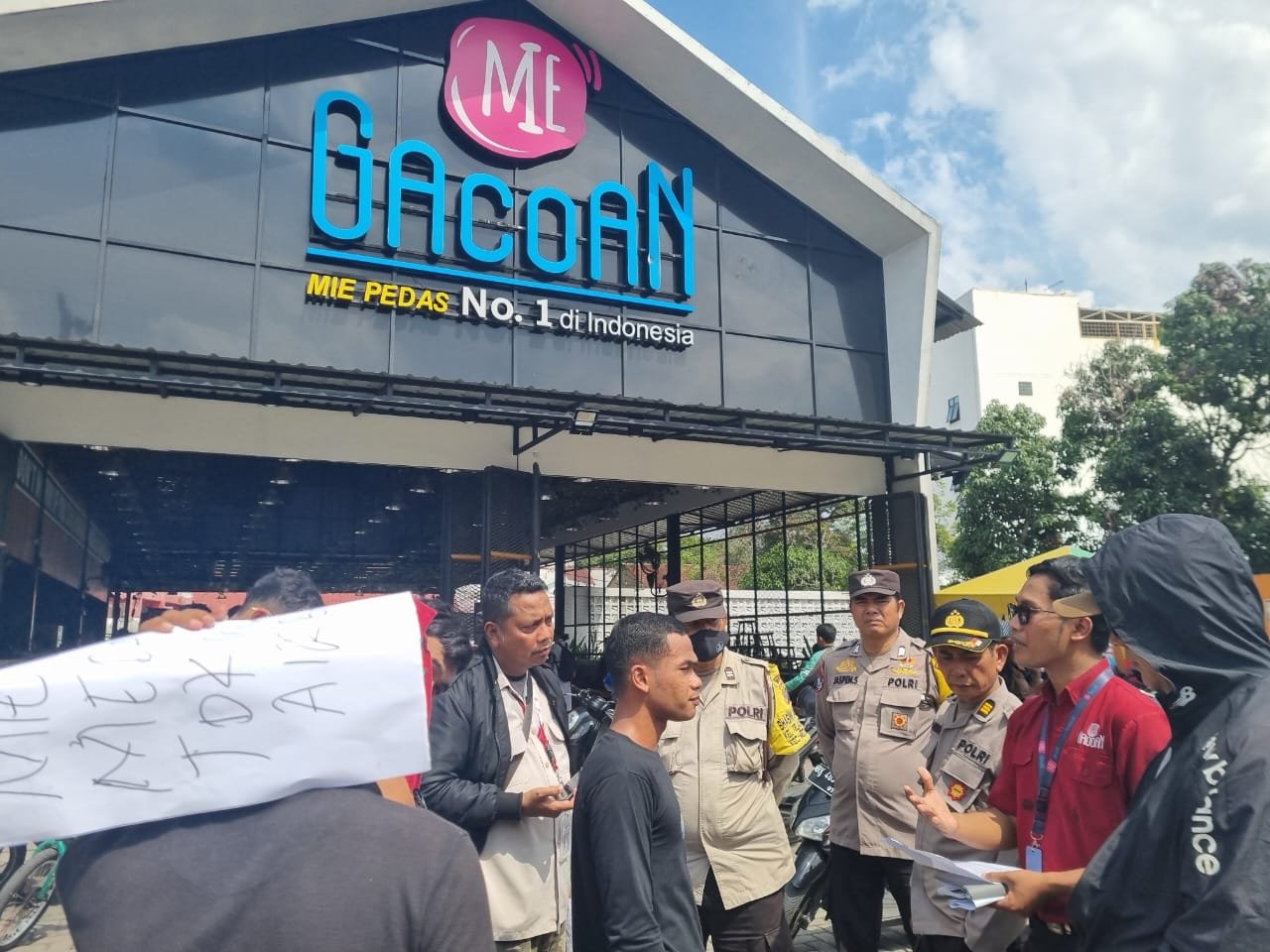 Gerai Mie Gacoan Digeruduk Massa, Diduga Gunakan Air Tanah Tanpa Izin