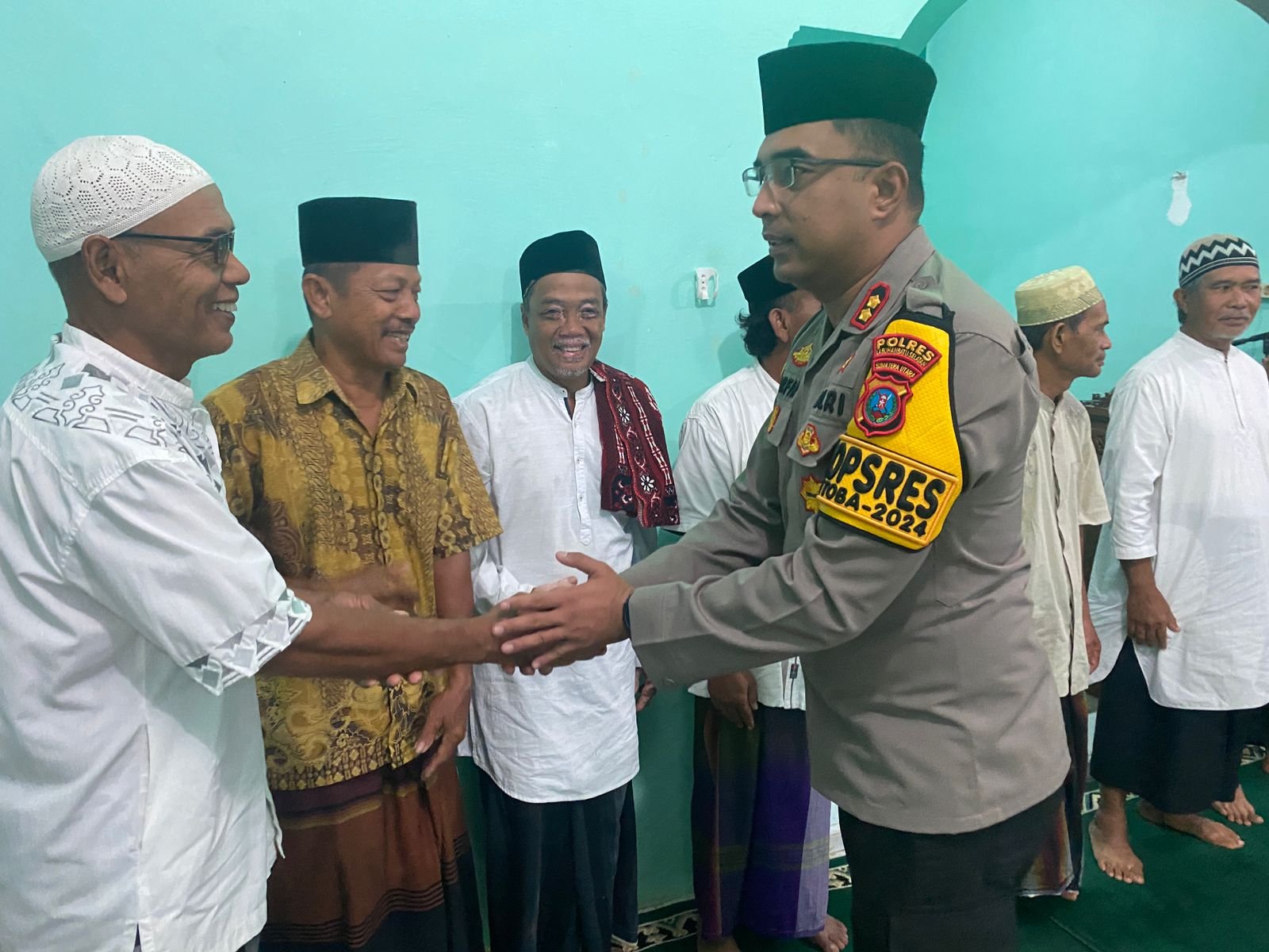 Kapolres Labusel Subuh Berjamaah di Masjid Nurul Iman Kota Pinang