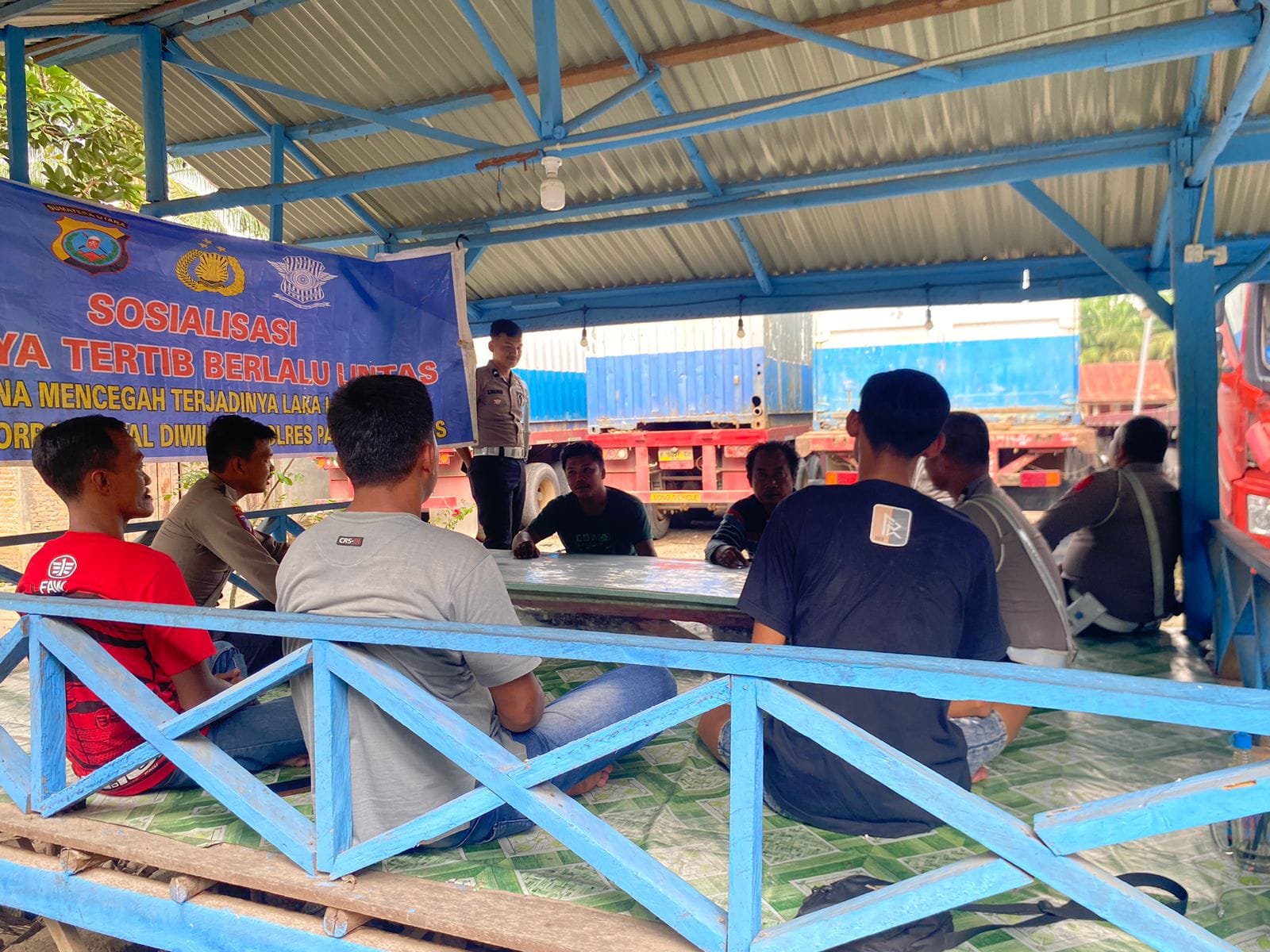 Pos Lantas Polsek Barteng Sosialisasi Tertib Berlalulintas kepada Masyarakat dan Pengemudi