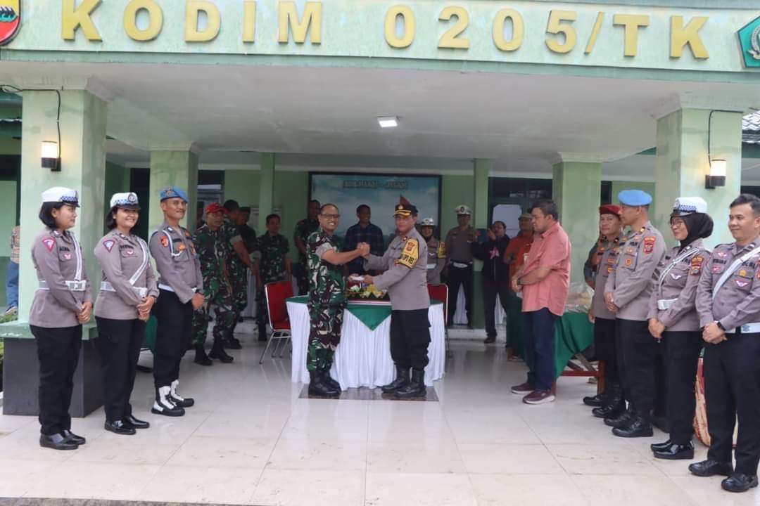 Polres Karo Beri Kejutan HUT TNI ke-79 ke Kodim 0205/TK, Yonif 125/Smb dan Subdenpom I/2-1 Kabanjahe