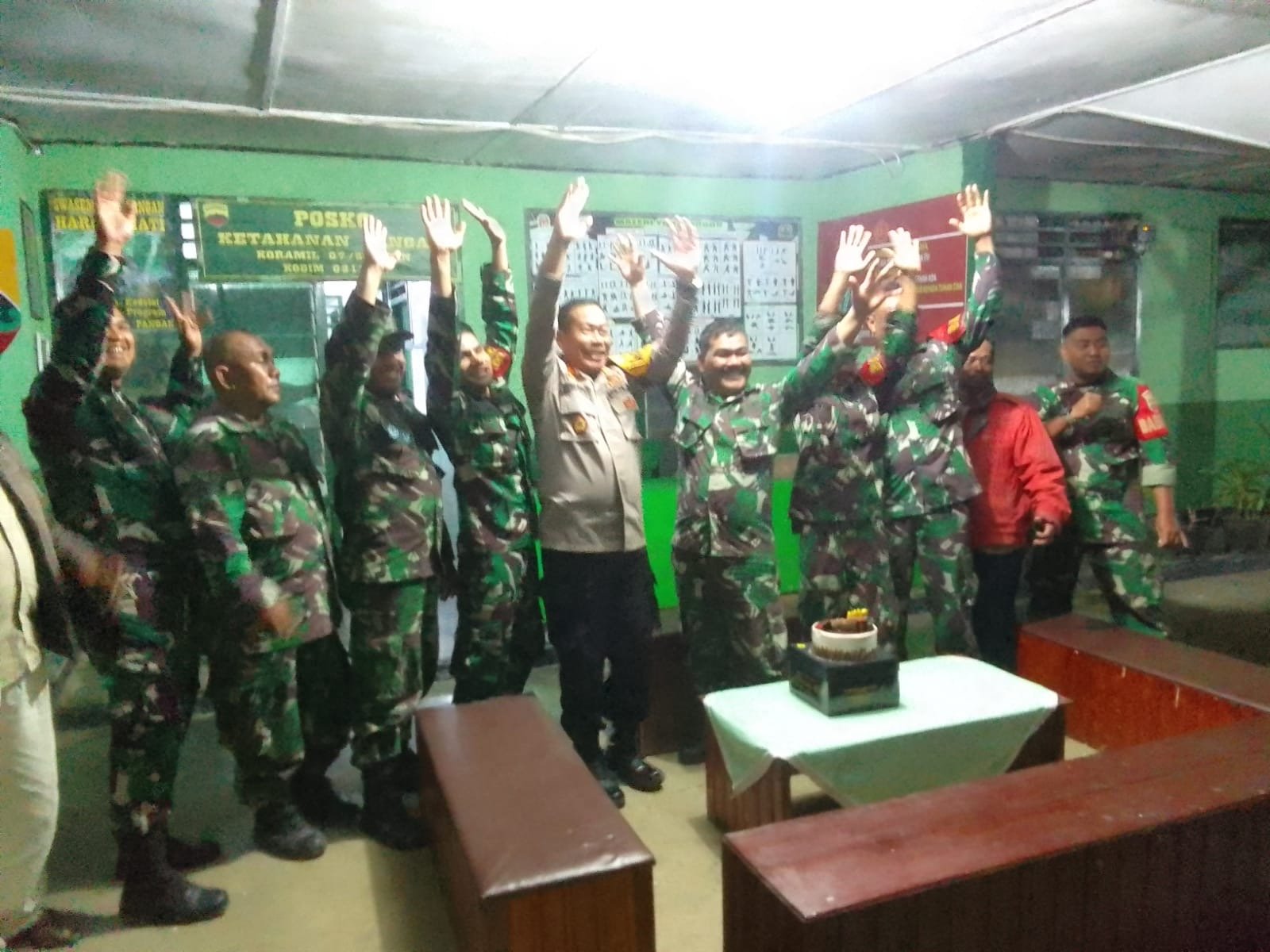 Sambangi Koramil 07/Sosopan, Kapolsek Ucapkan Selamat HUT TNI ke-79
