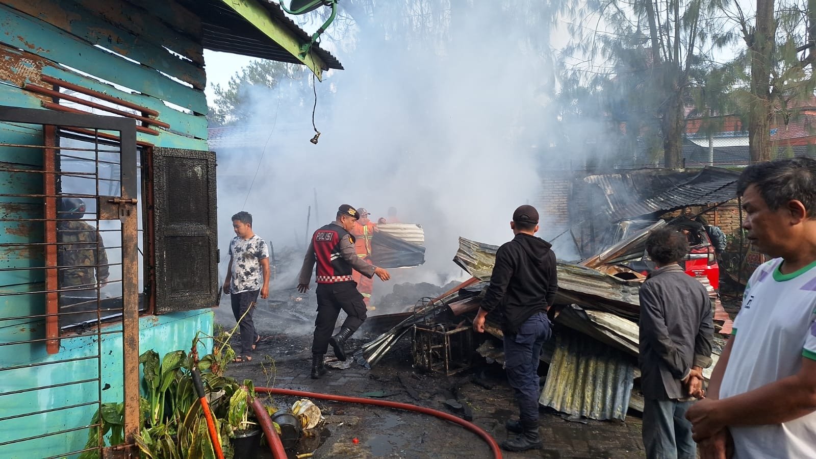 Kebakaran Empat Rumah di Kabanjahe, Kapolres Karo Cek Lokasi Kejadian