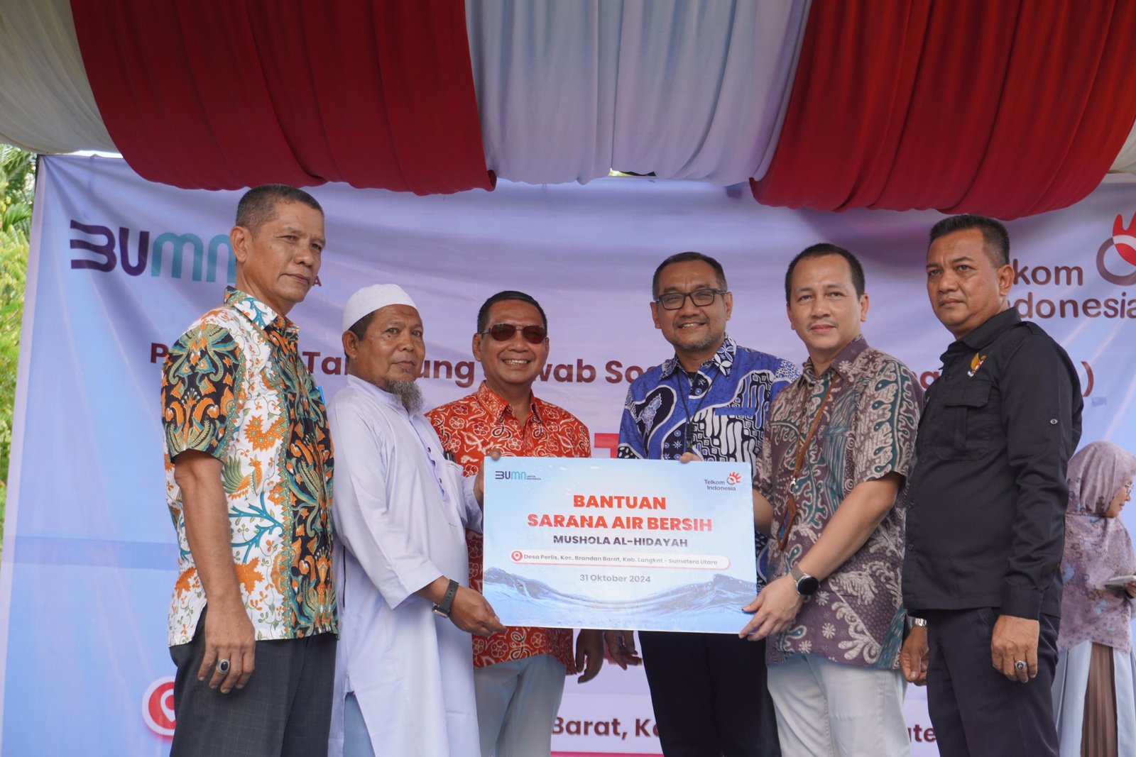 PT Telkom Witel Sumut Serahkan Bantuan Sarana Air Bersih di Desa Perlis