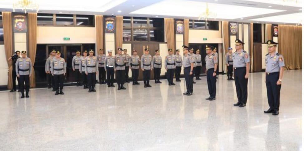 Kapolri Pimpin Kenaikan Pangkat 4 Pati-Pamen, Tornagogo Sihombing Jadi Komjen