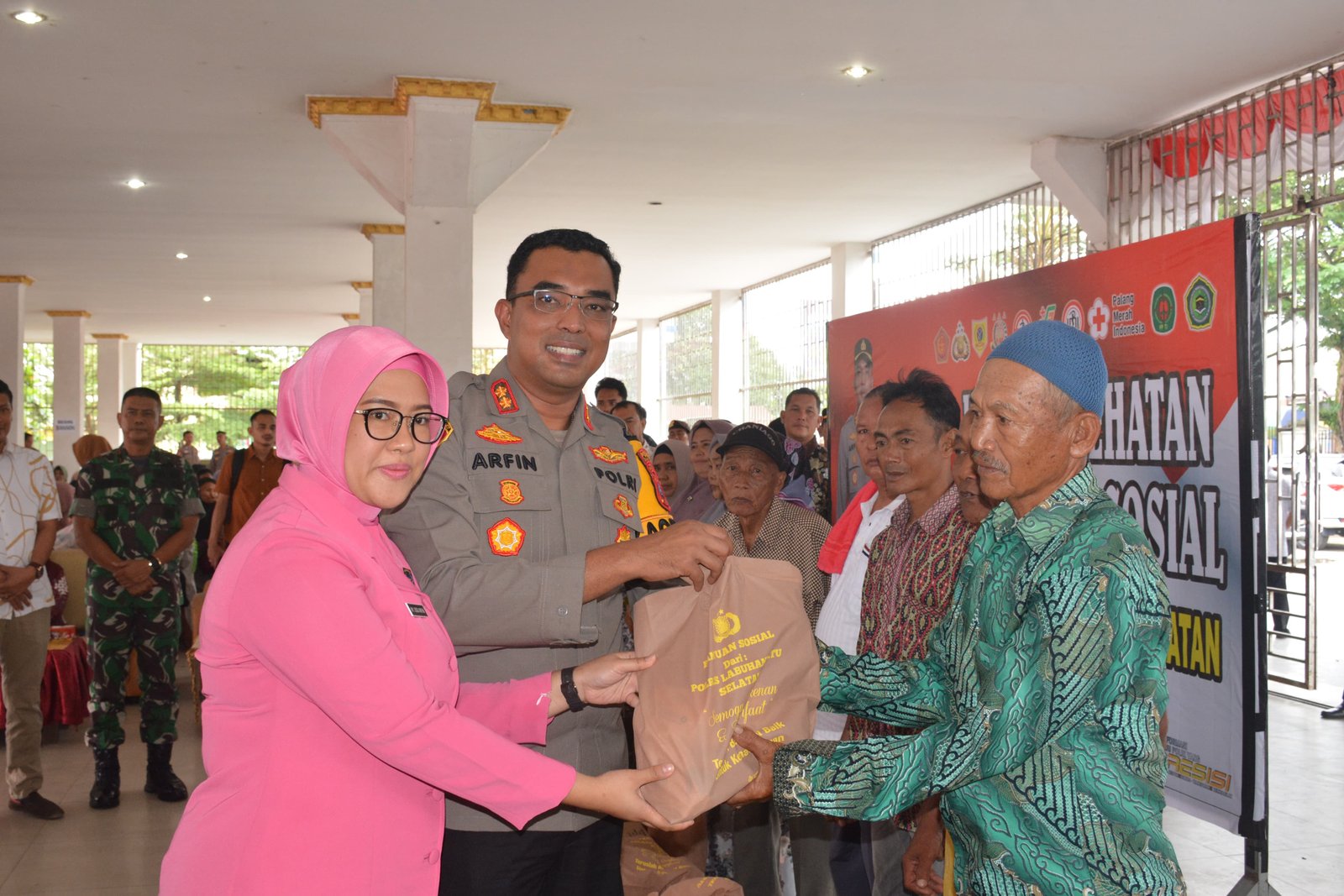 Polres Labusel Gelar Bakti Kesehatan dan Bansos