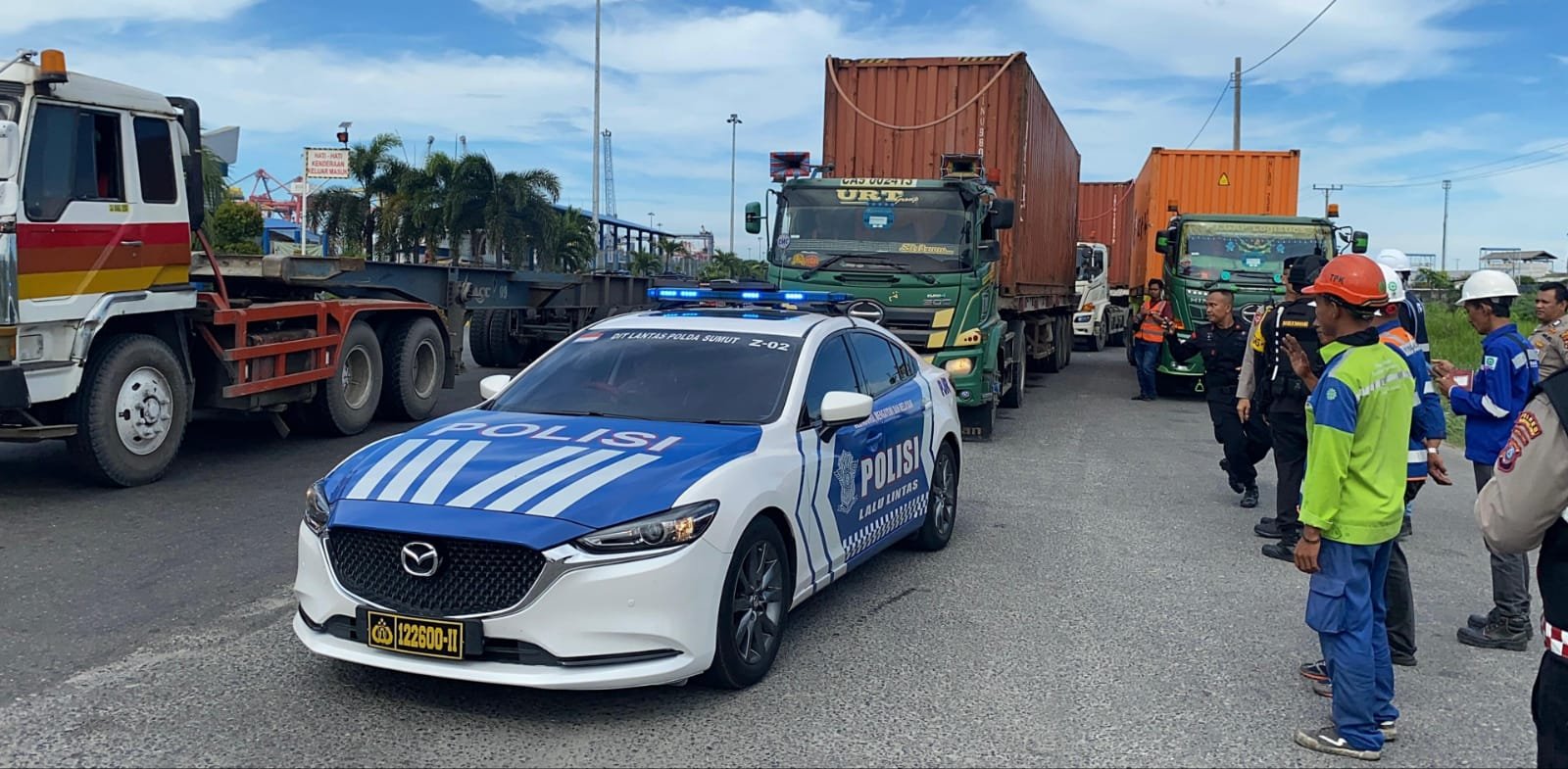 Polda Sumut Kawal Logistik Aquabike Menuju Danau Toba