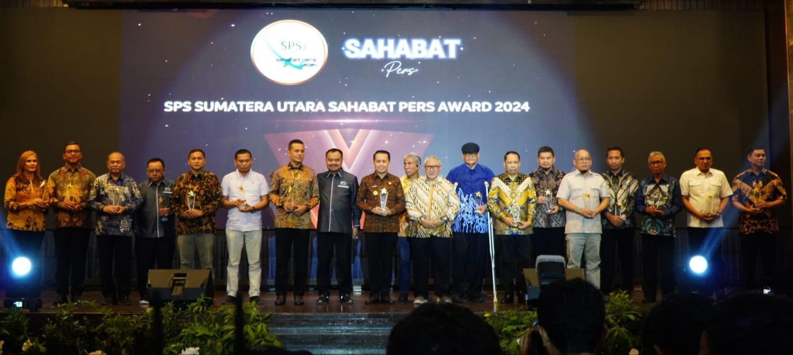 Pj Bupati Langkat Raih Penghargaan Sahabat Pers Award 2024