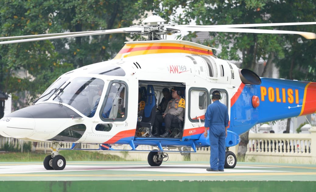 Helikopter AW169 Polri Pantau Lomba Aquabike World Championship