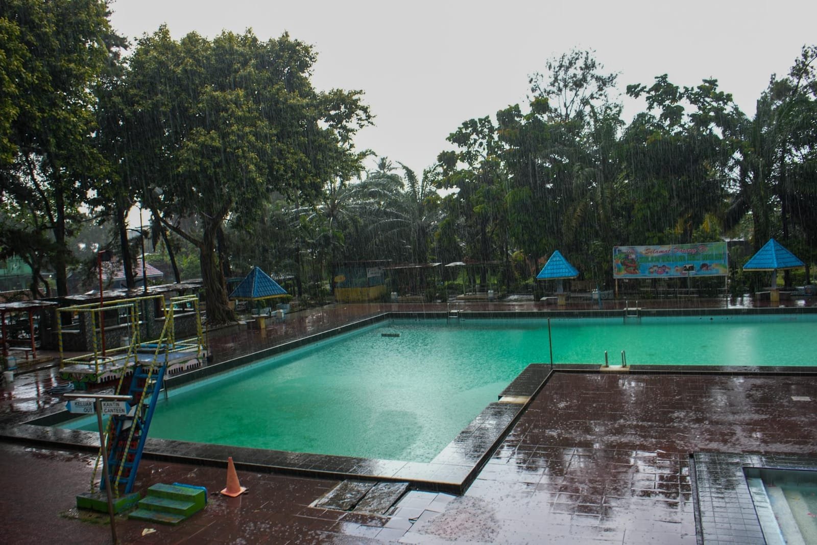 PUD Pembangunan Terus Benahi Kolam Renang Deli