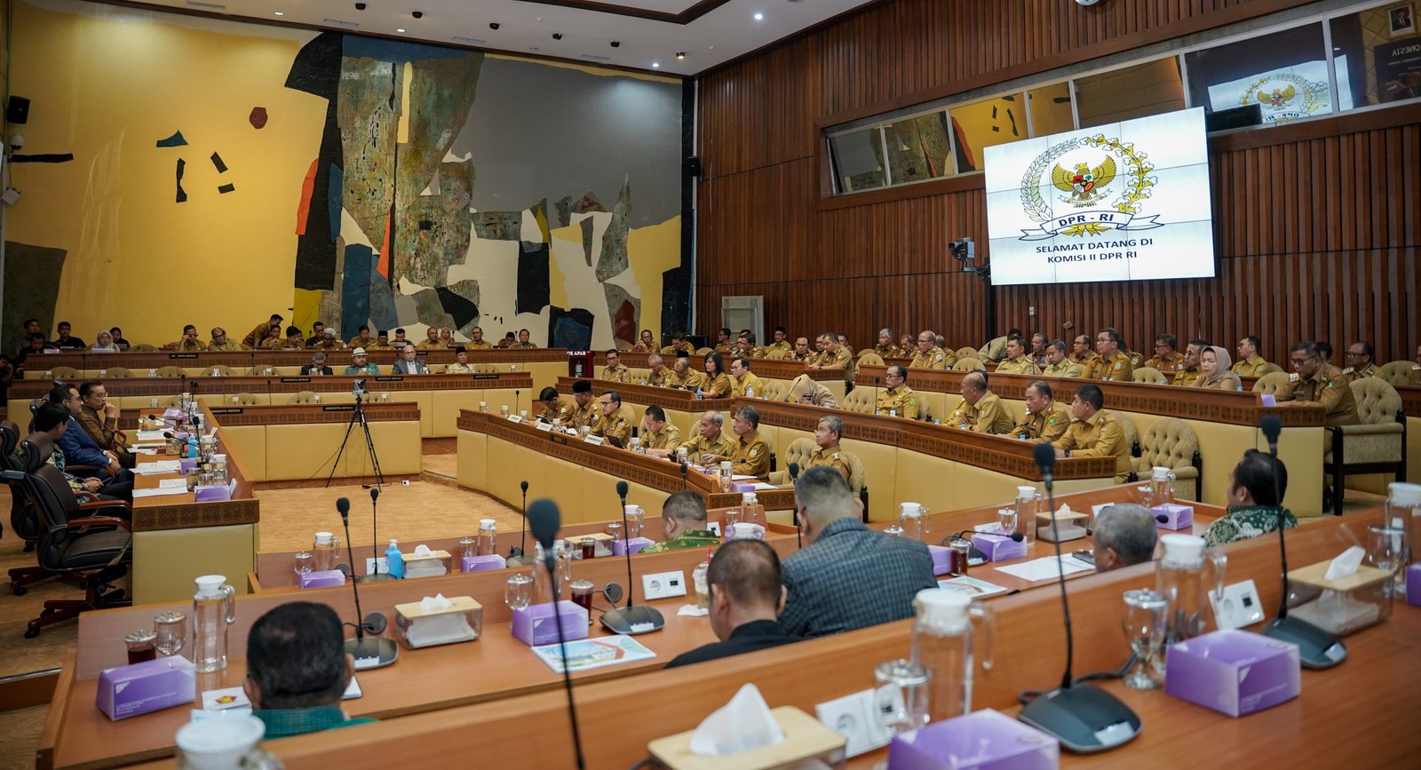 Plt Wali Kota Hadiri Raker & RDP Persiapan Pilkada Serentak 2024