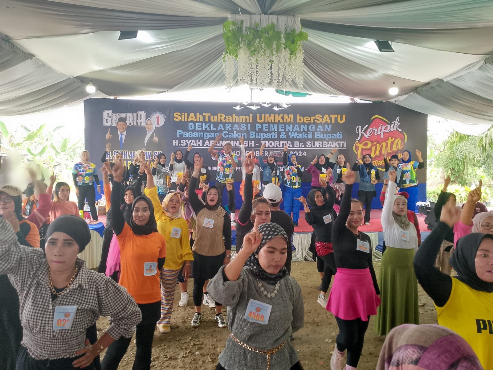 Memperebutkan Piala Paslon Nomor Urut 1, Owner Keripik Cinta Gelar Lomba Kreatifitas Senam